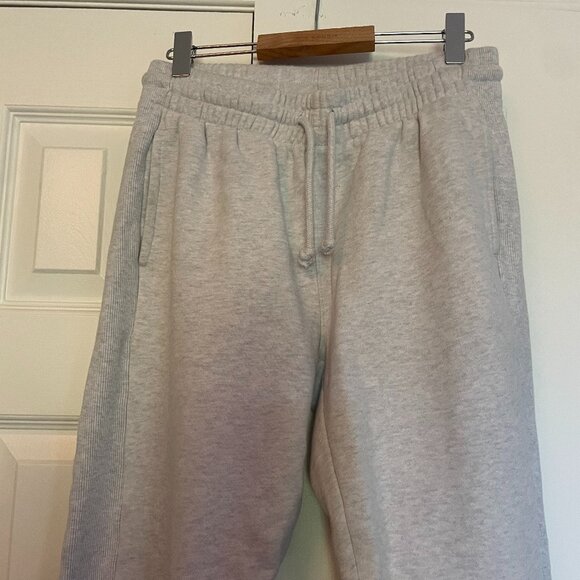 Aritzia TNA Cozy Fleece Boyfriend Sweatpants – Size XS – Light Grey - Picture 2 of 5